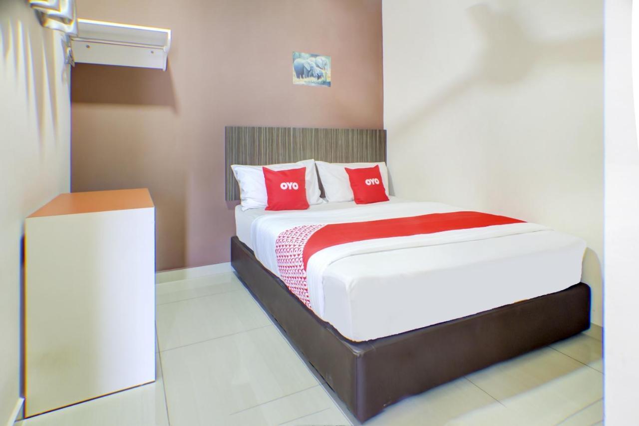 Oyo 89985 Js Hotel Johor Bahru Ngoại thất bức ảnh